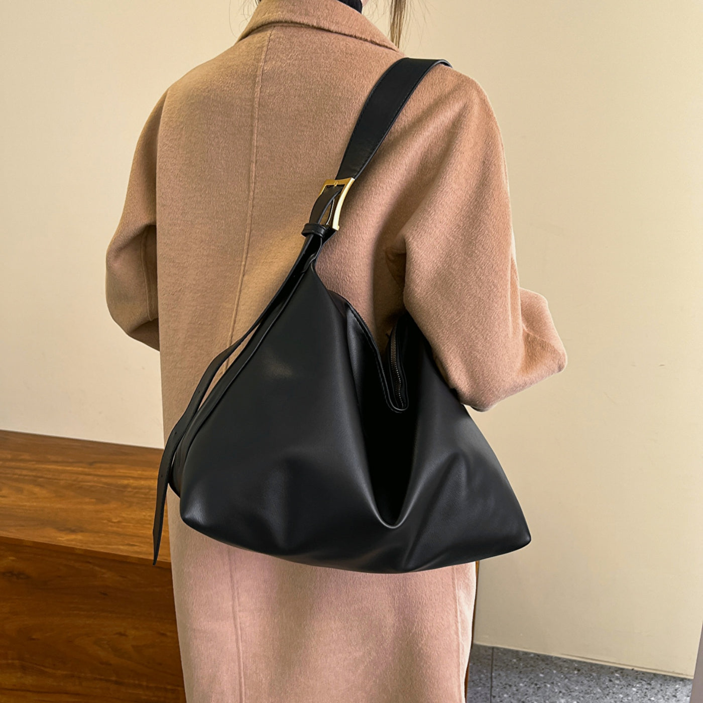Chic Adjustable Strap PU Leather Handbag for Every Occasion