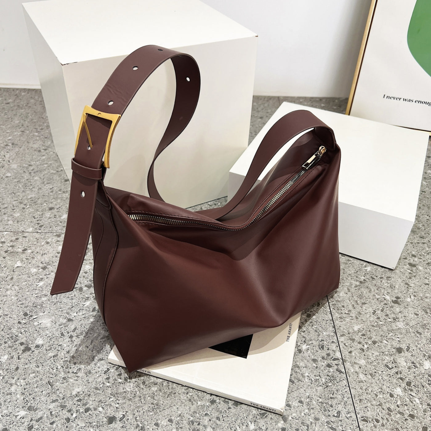 Chic Adjustable Strap PU Leather Handbag for Every Occasion