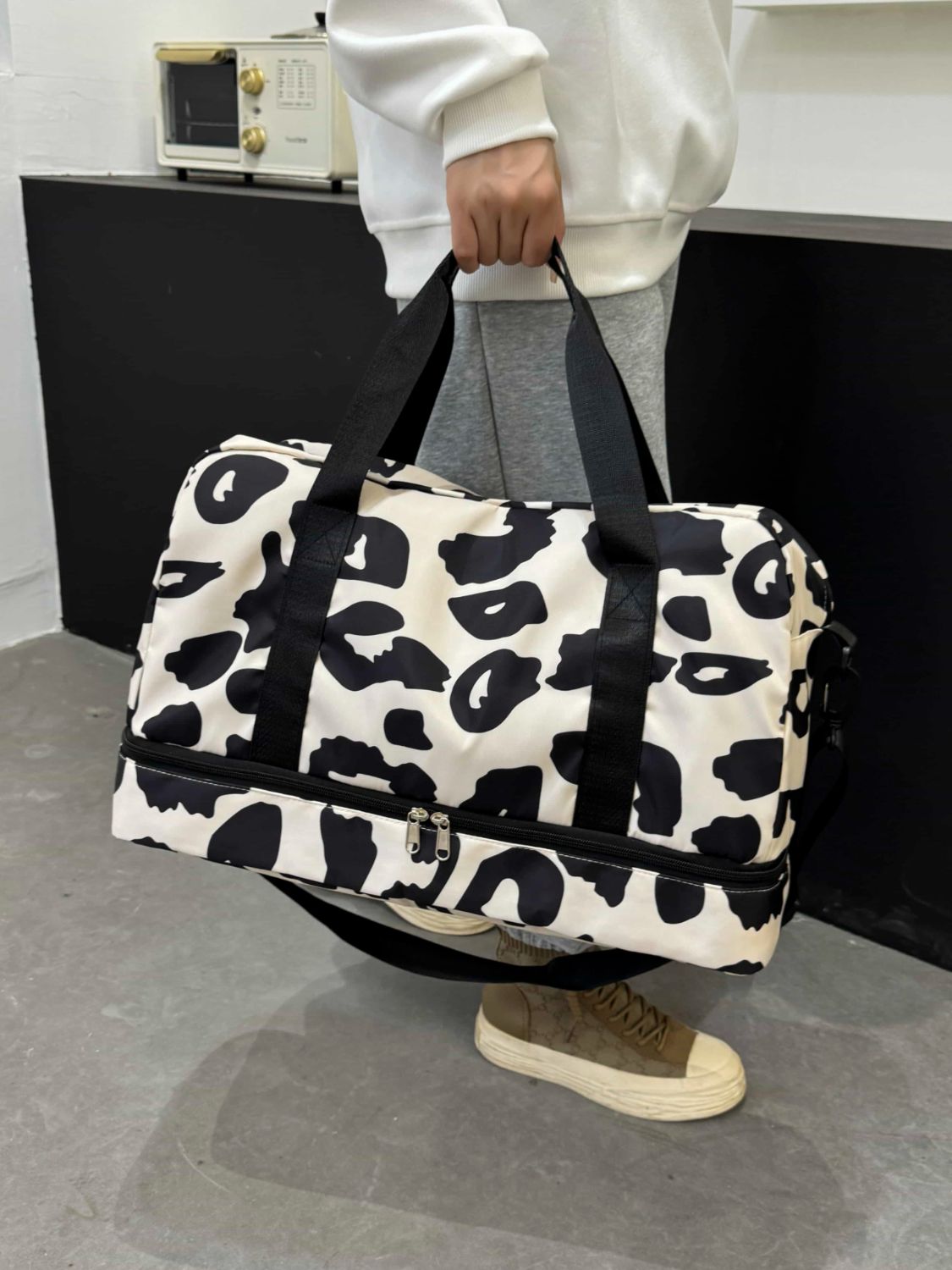 Stylish Oxford Cloth Leopard Travel Bag for All Adventures