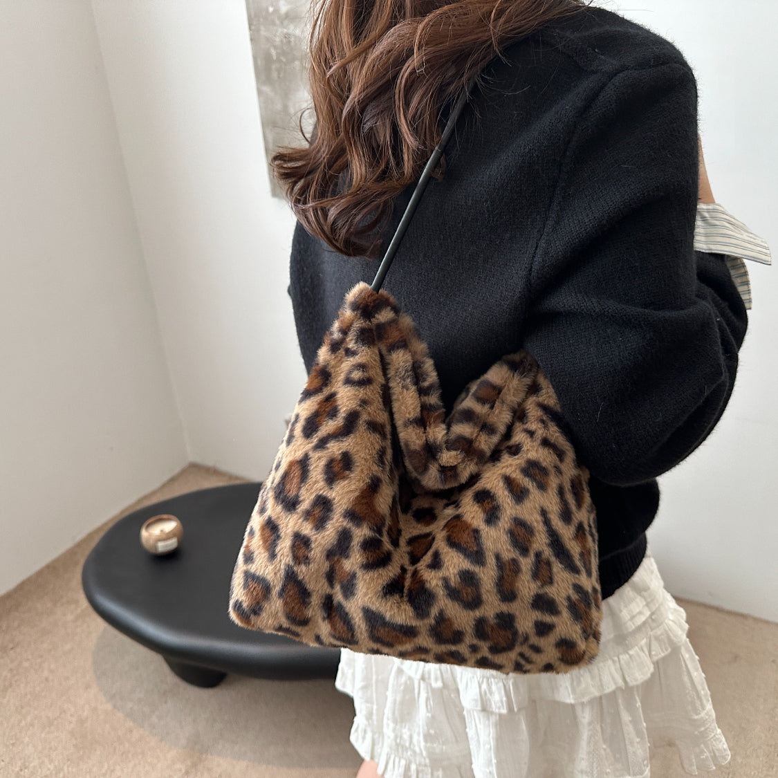 Chic Leopard Furry Shoulder Bag for Trendy Fashionistas