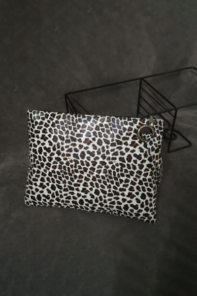 Trendy Leopard PU Leather Clutch for Stylish Outings