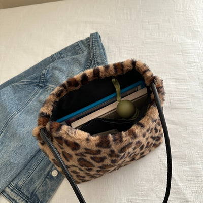 Chic Leopard Furry Shoulder Bag for Trendy Fashionistas