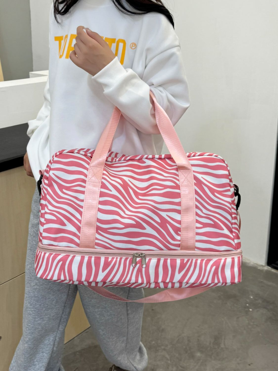 Stylish Oxford Cloth Leopard Travel Bag for All Adventures