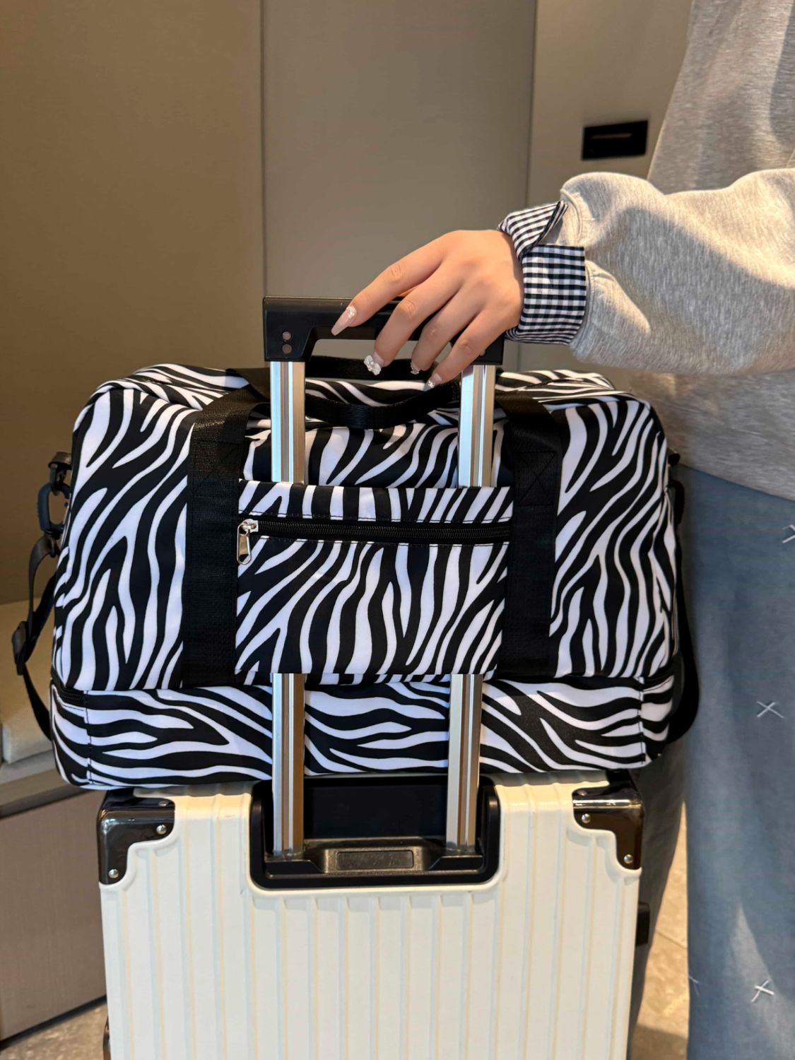 Stylish Oxford Cloth Leopard Travel Bag for All Adventures