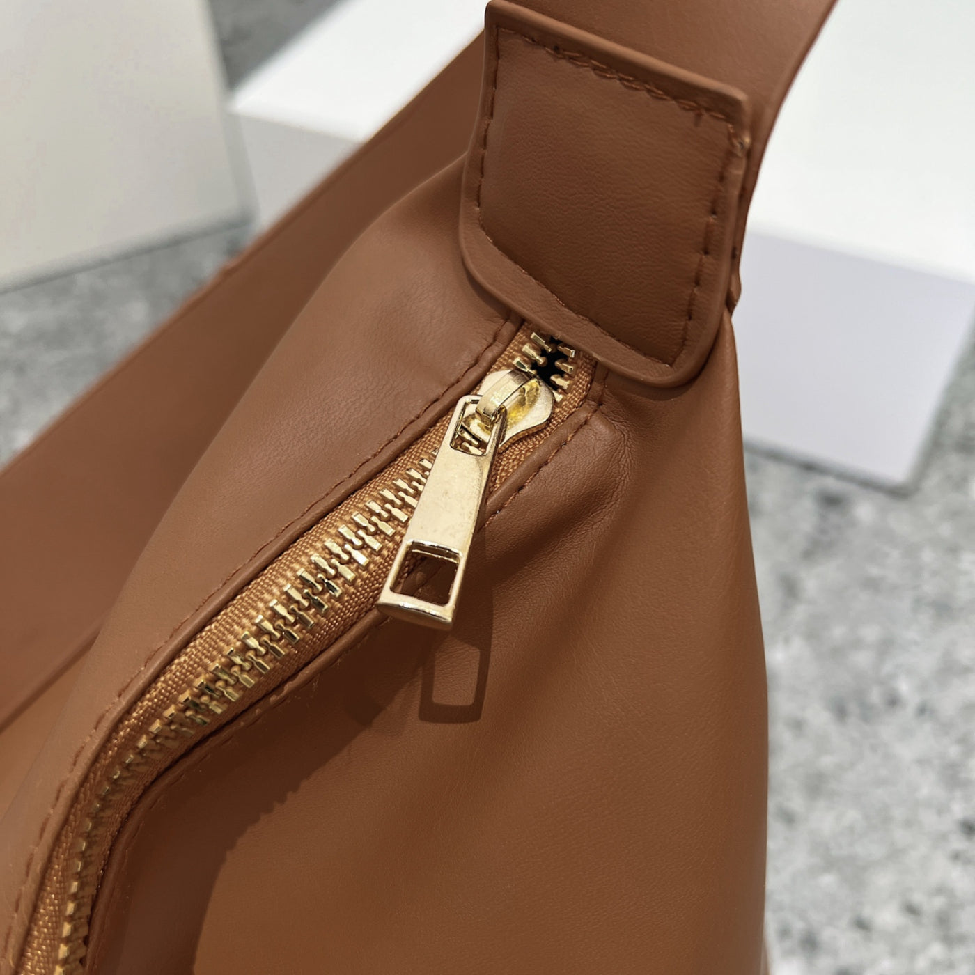 Chic Adjustable Strap PU Leather Handbag for Every Occasion