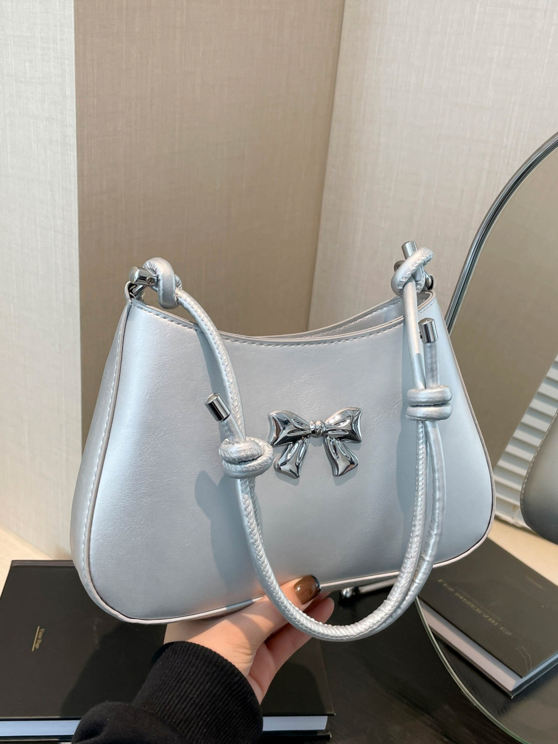 Chic Bow PU Leather Knotted Strap Handbag for Any Occasion