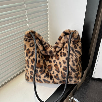 Chic Leopard Furry Shoulder Bag for Trendy Fashionistas