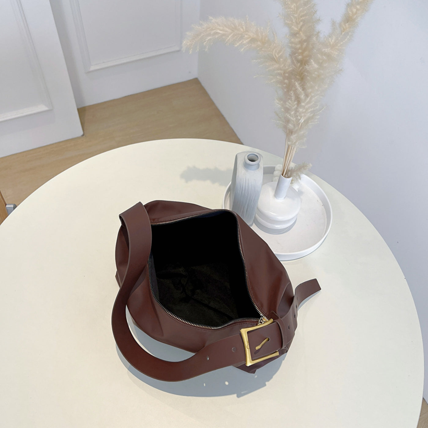 Chic Adjustable Strap PU Leather Handbag for Every Occasion