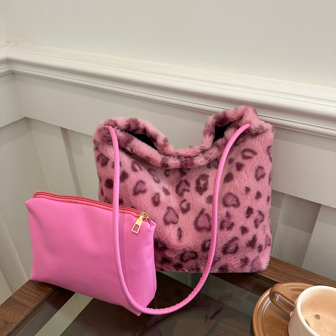 Chic Leopard Furry Shoulder Bag for Trendy Fashionistas