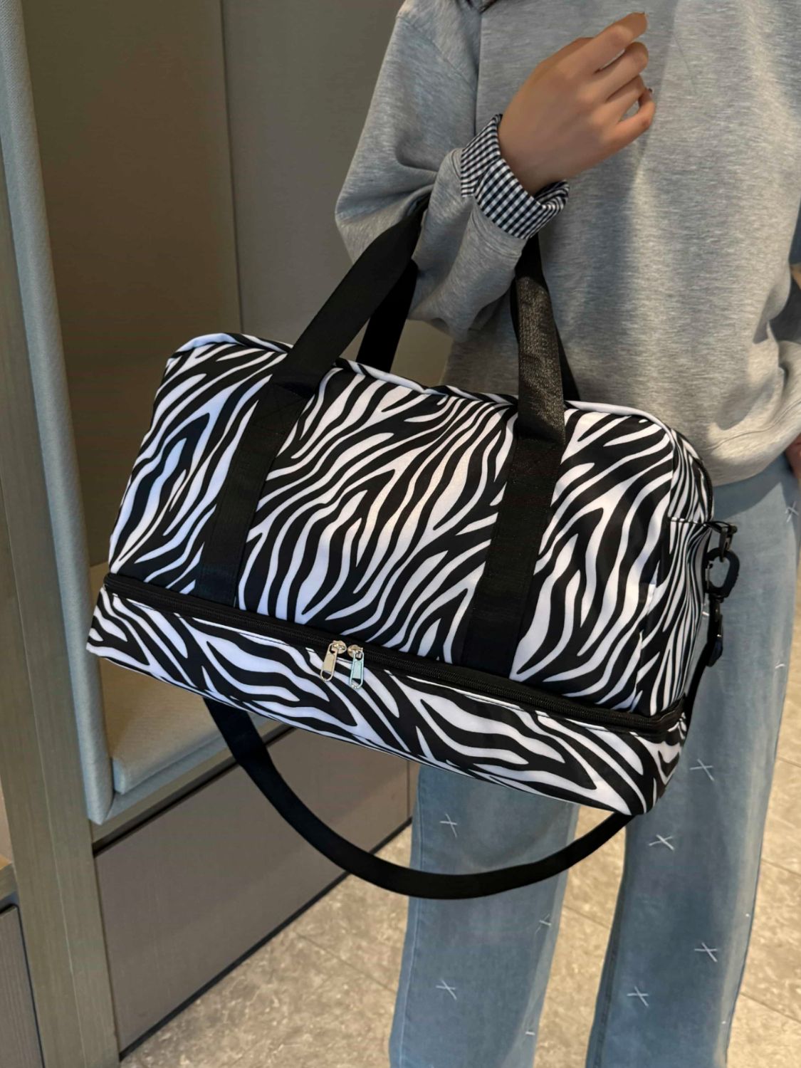 Stylish Oxford Cloth Leopard Travel Bag for All Adventures