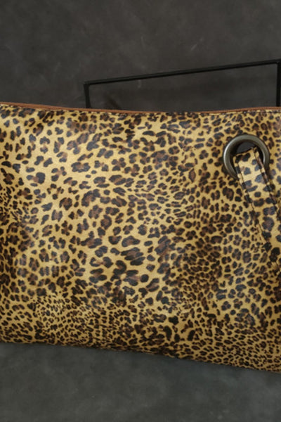 Trendy Leopard PU Leather Clutch for Stylish Outings