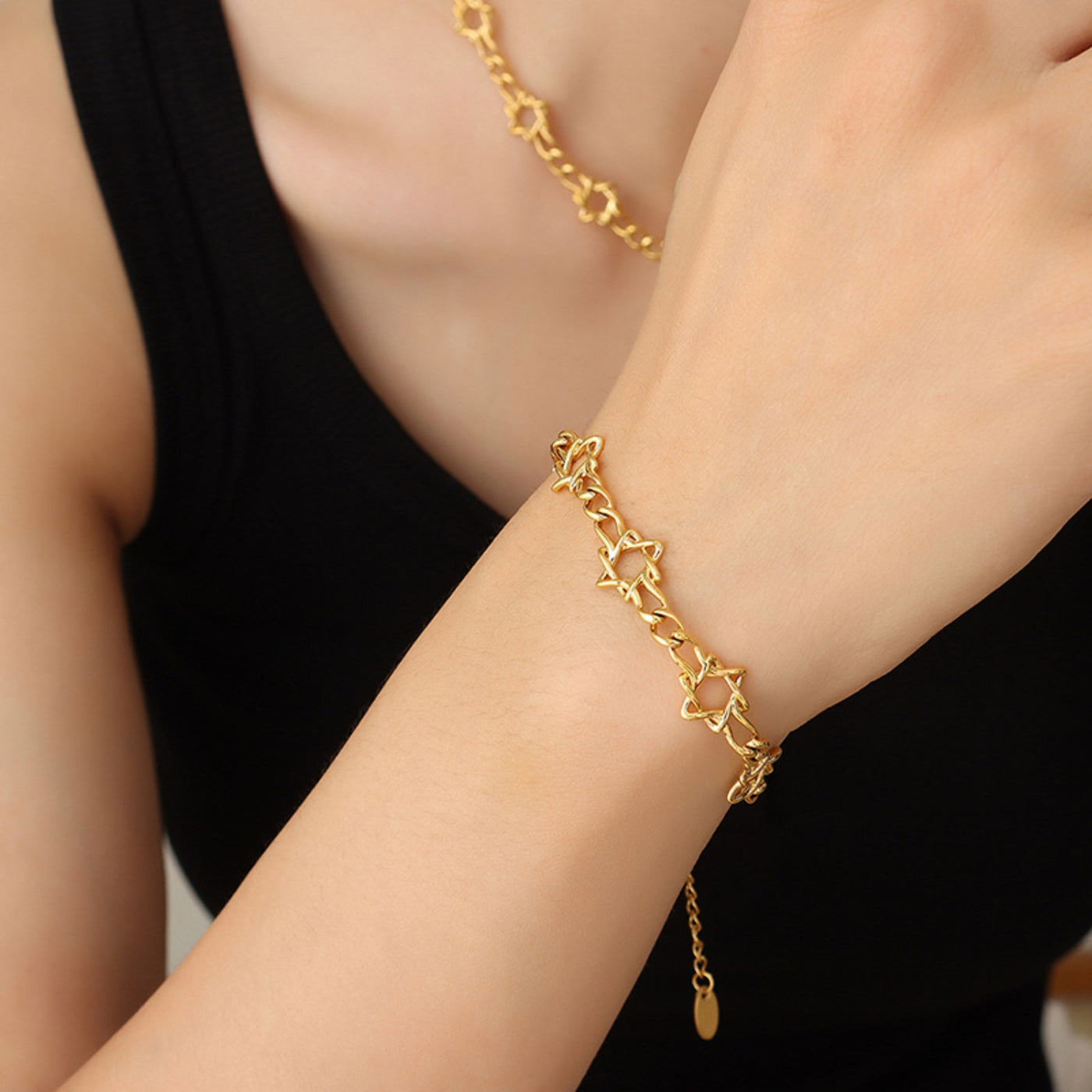 Elegant 18K Gold-Plated Titanium Steel Bracelet with Heart Links