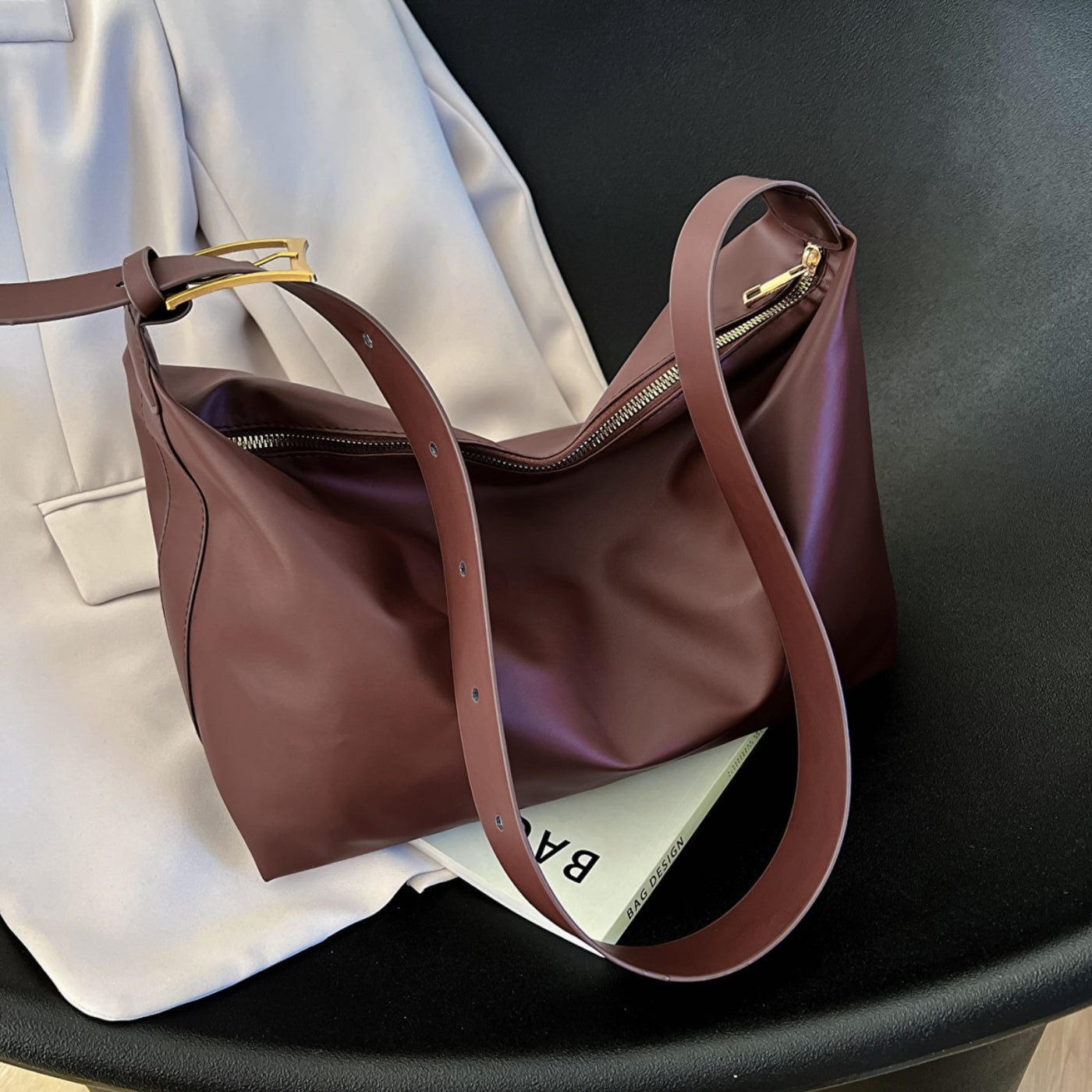 Chic Adjustable Strap PU Leather Handbag for Every Occasion
