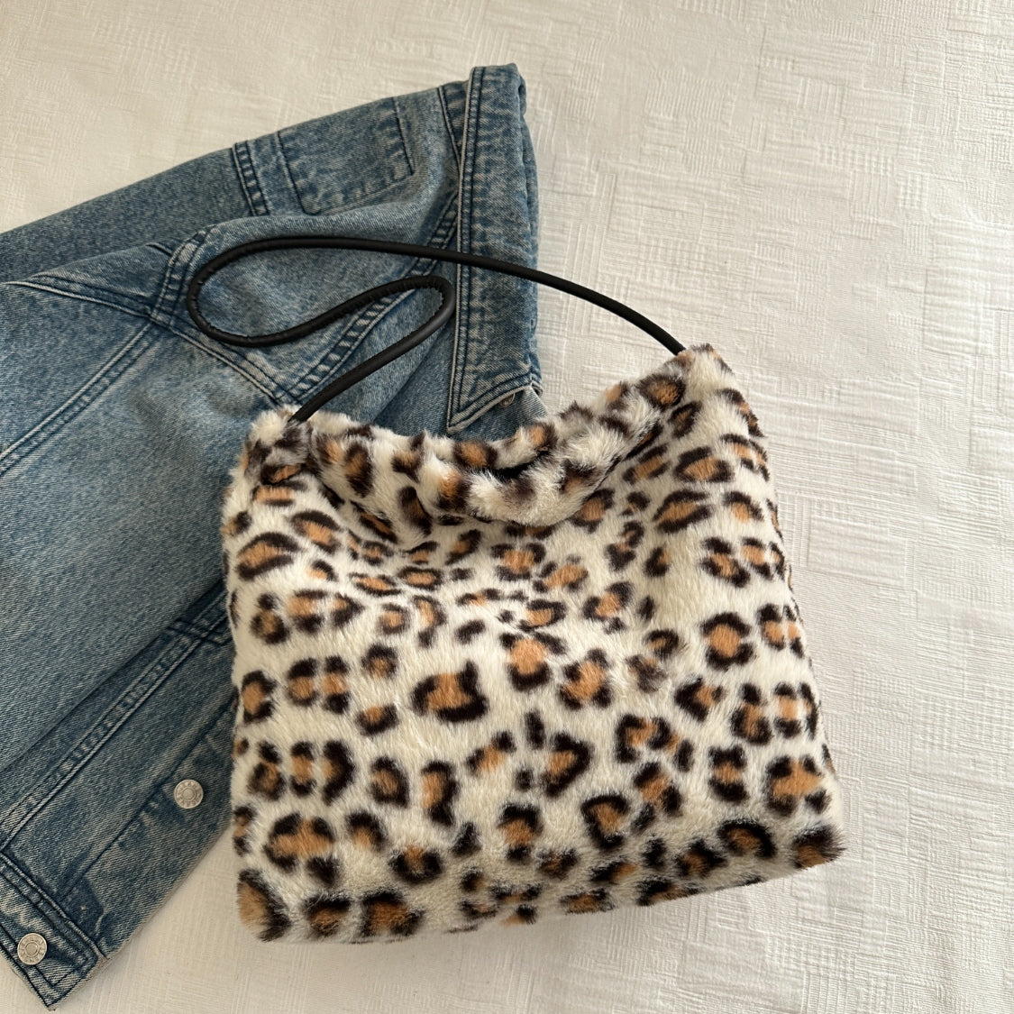 Chic Leopard Furry Shoulder Bag for Trendy Fashionistas