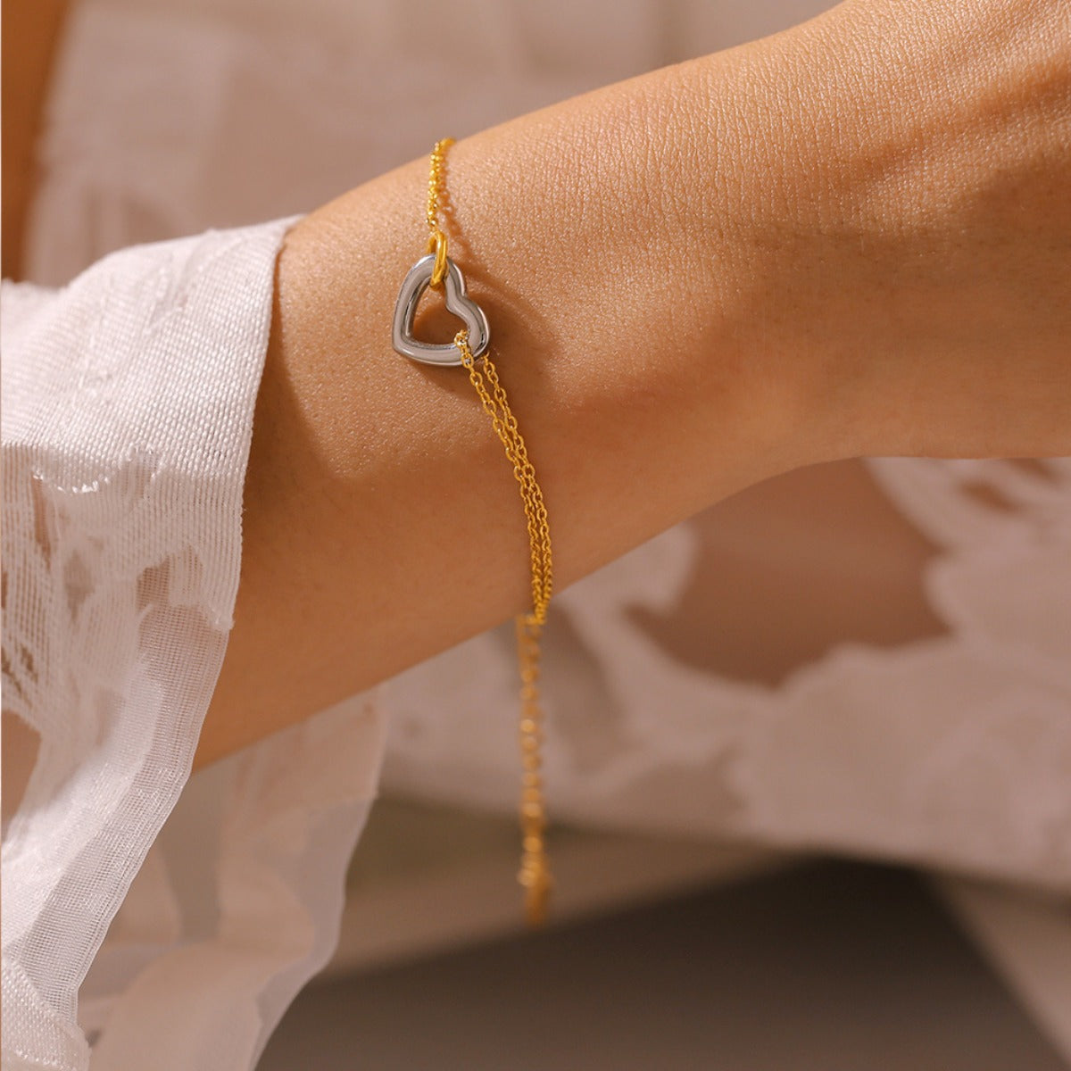 Chic 18K Gold-Plated Heart Bracelet - Perfect Gift for Her