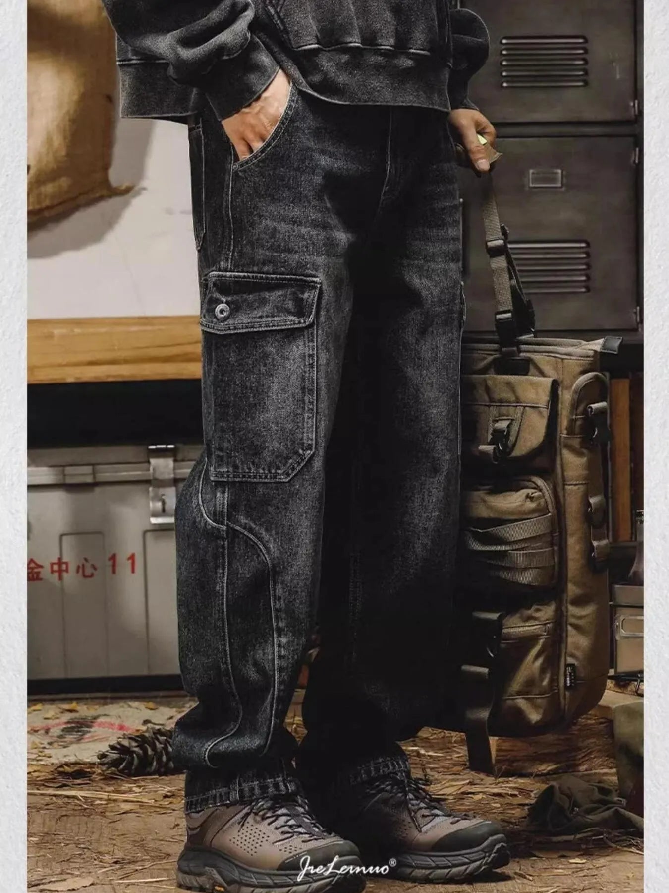 Men's Washed Wide Leg Cargo Jeans