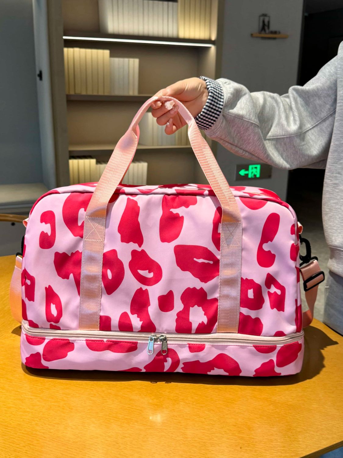 Stylish Oxford Cloth Leopard Travel Bag for All Adventures