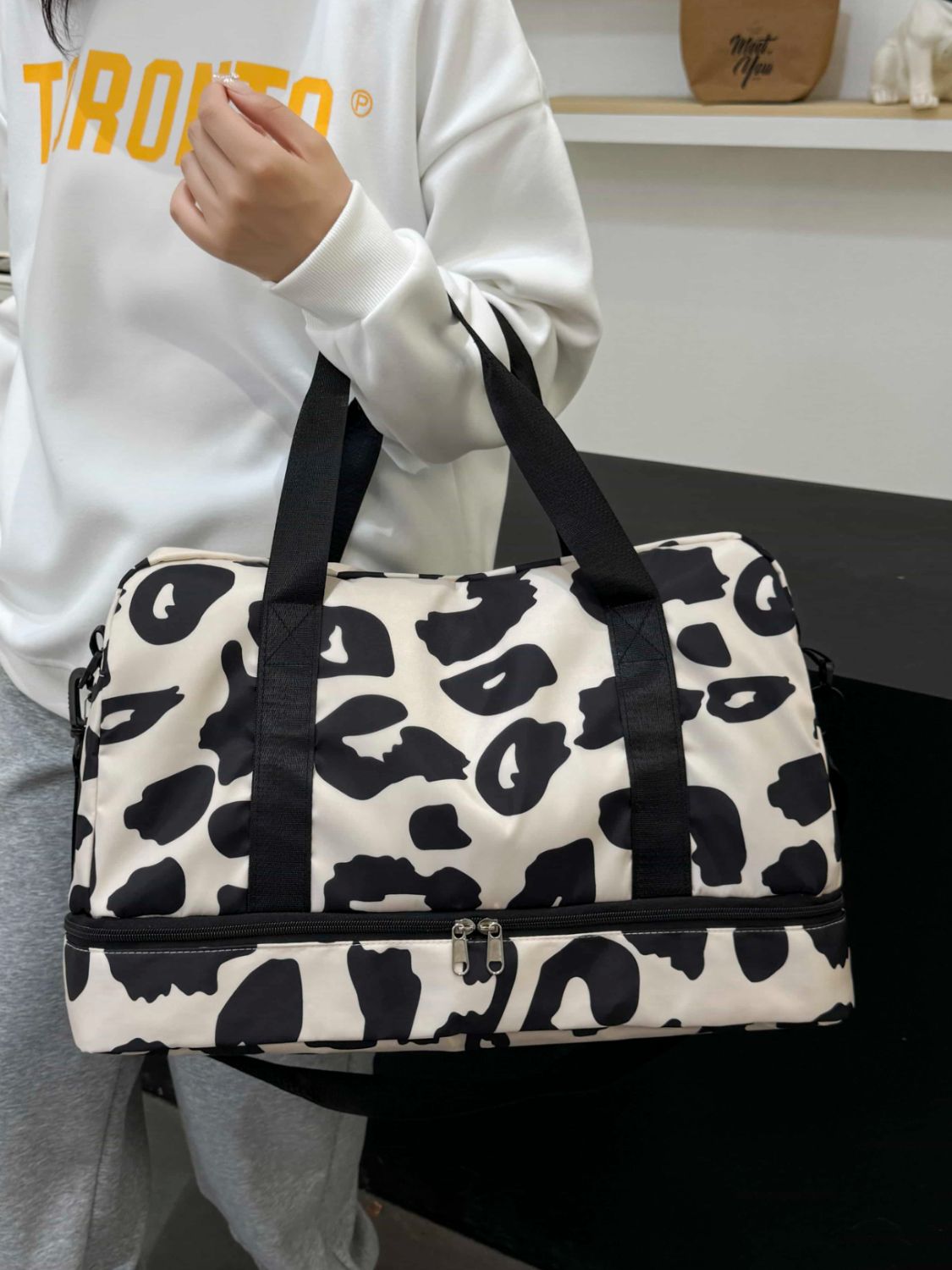Stylish Oxford Cloth Leopard Travel Bag for All Adventures