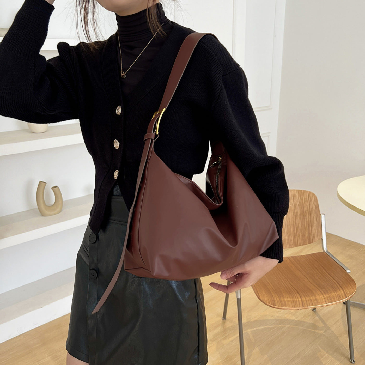 Chic Adjustable Strap PU Leather Handbag for Every Occasion