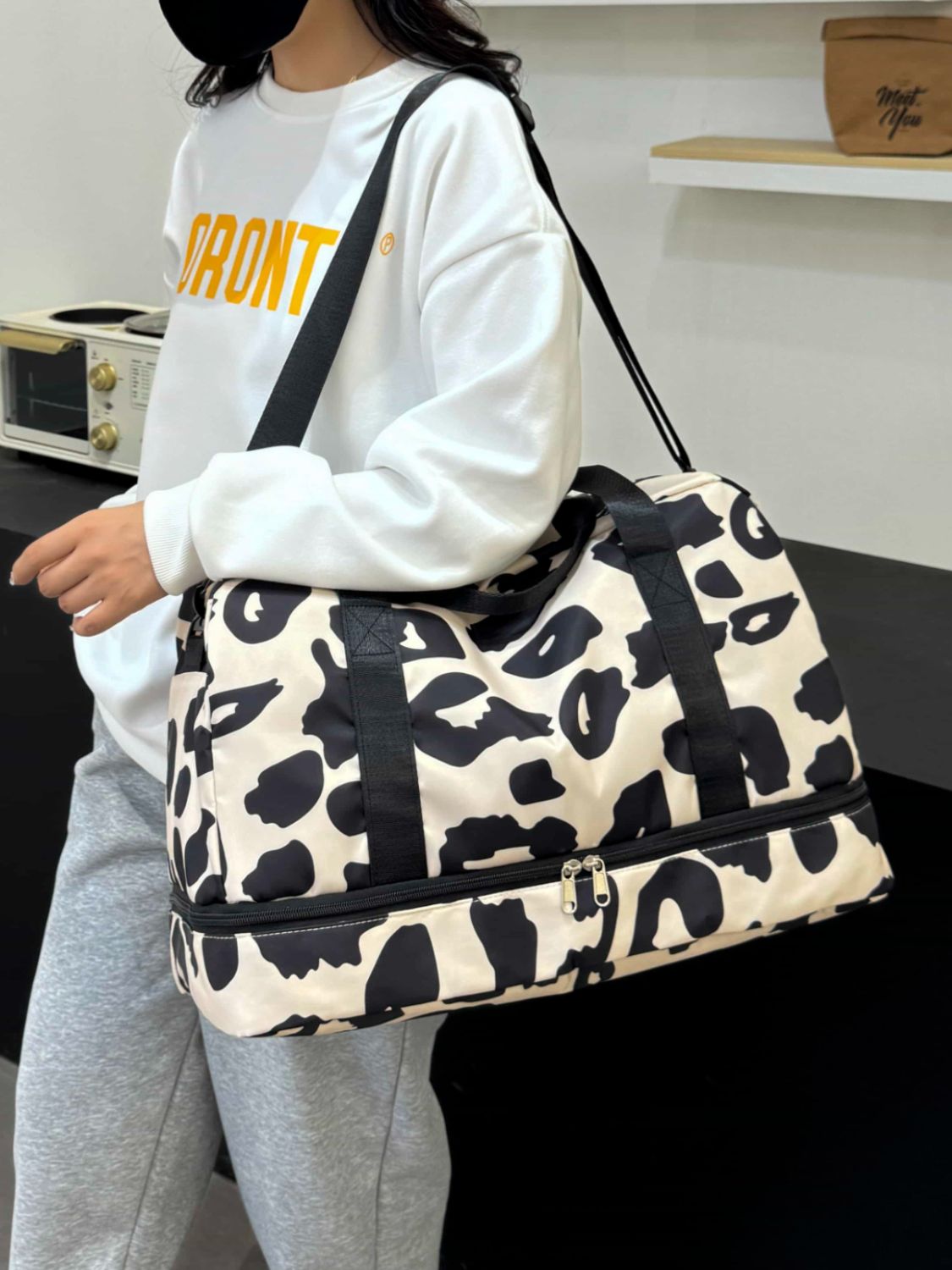 Stylish Oxford Cloth Leopard Travel Bag for All Adventures