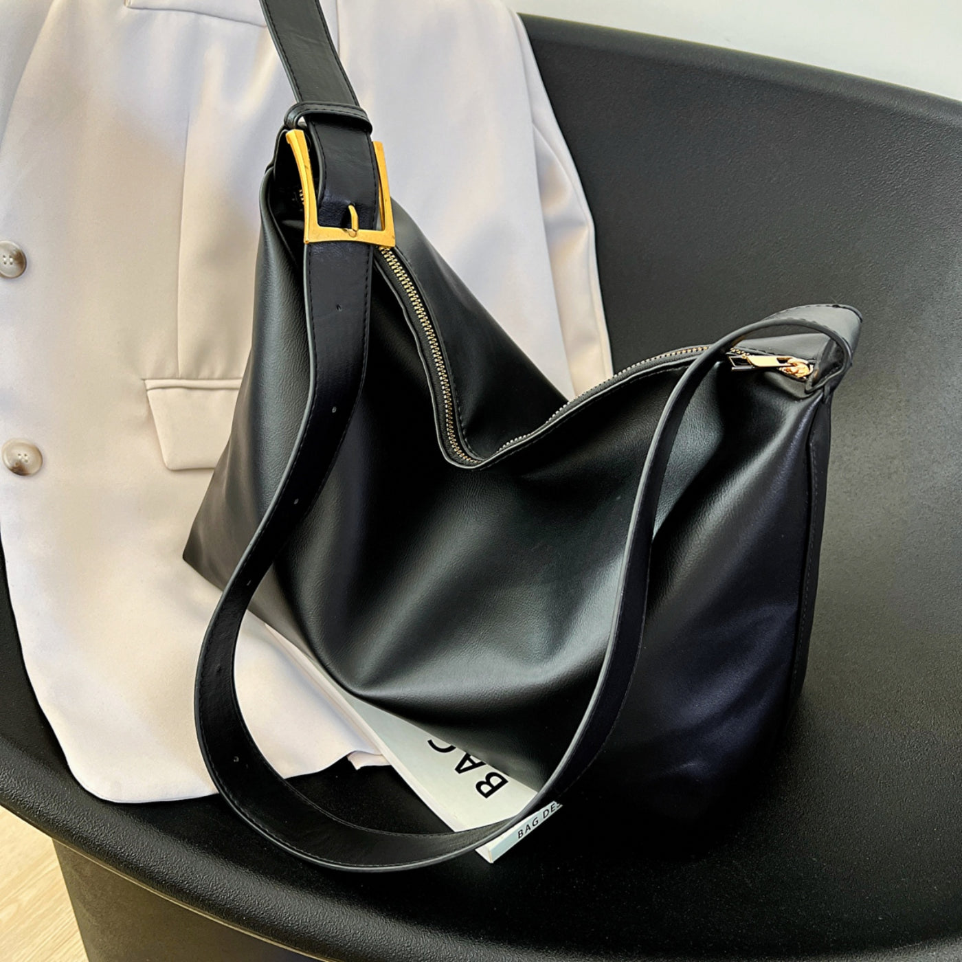Chic Adjustable Strap PU Leather Handbag for Every Occasion