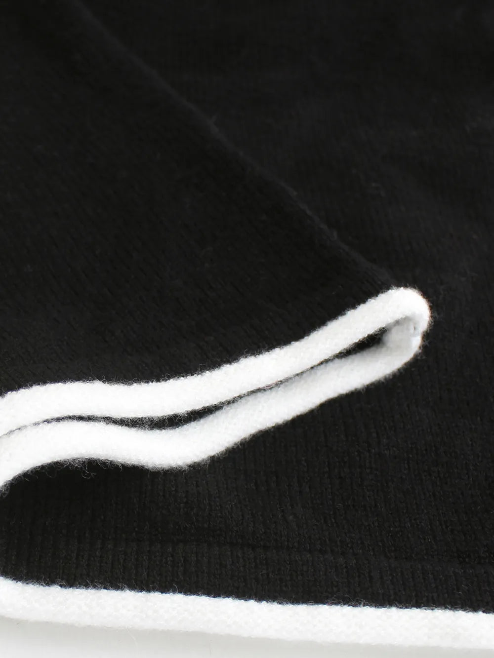 Contrast Trim Off-Shoulder Long Sleeve Maxi Sweater Dress