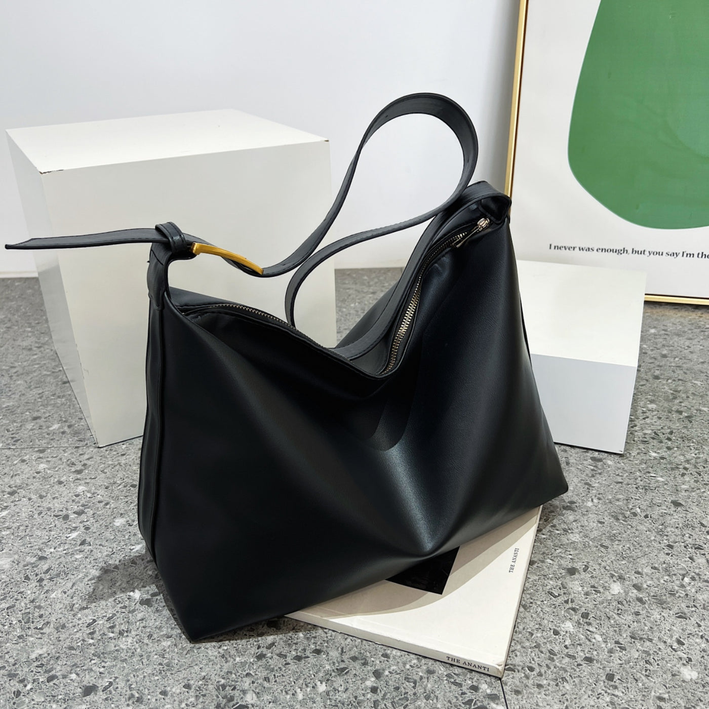 Chic Adjustable Strap PU Leather Handbag for Every Occasion