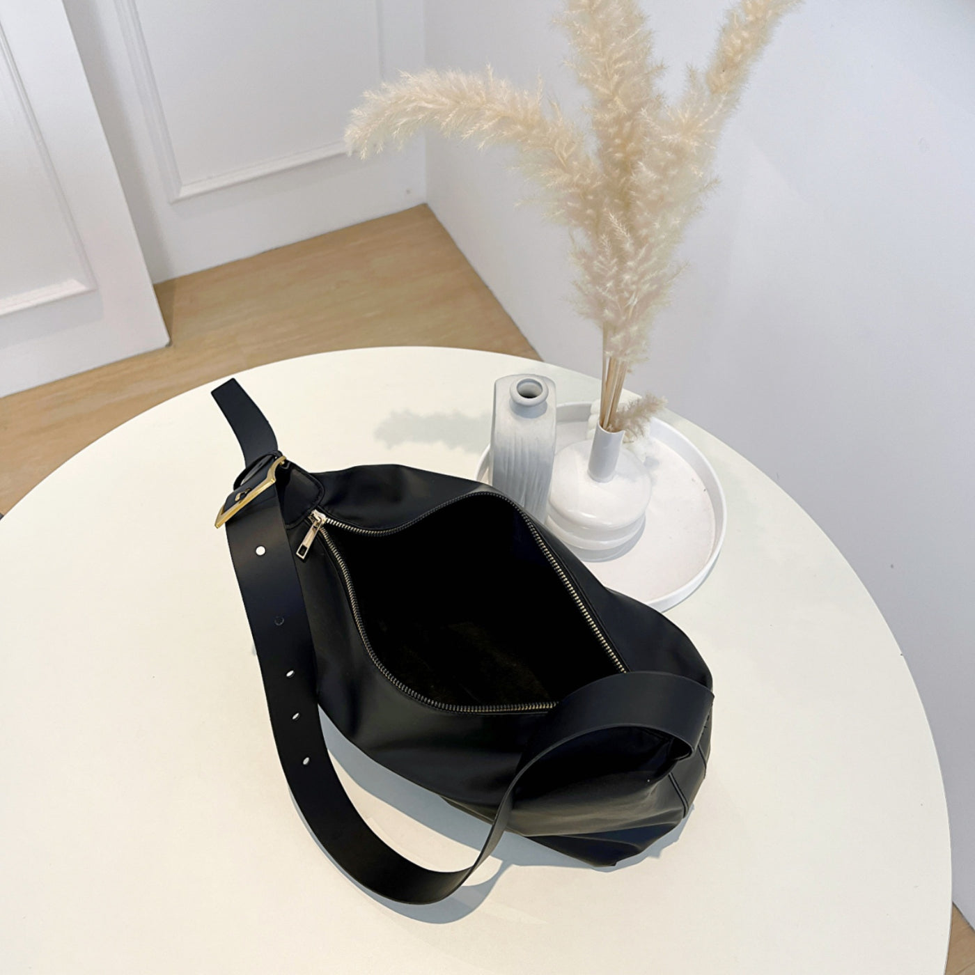 Chic Adjustable Strap PU Leather Handbag for Every Occasion