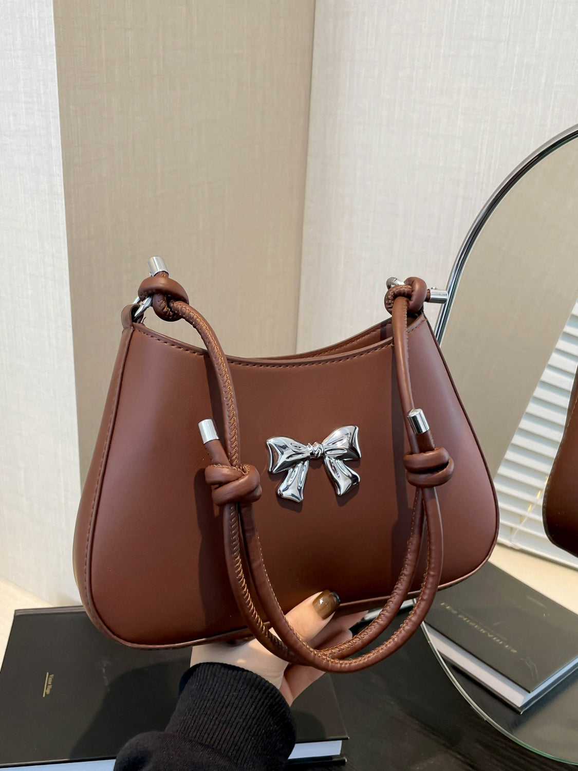 Chic Bow PU Leather Knotted Strap Handbag for Any Occasion