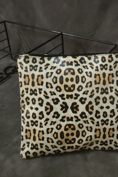 Trendy Leopard PU Leather Clutch for Stylish Outings