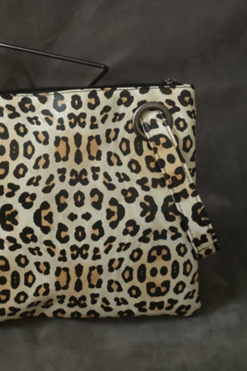 Trendy Leopard PU Leather Clutch for Stylish Outings