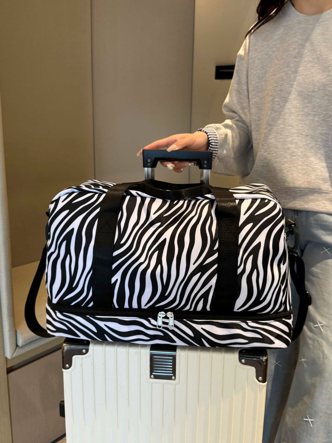 Stylish Oxford Cloth Leopard Travel Bag for All Adventures