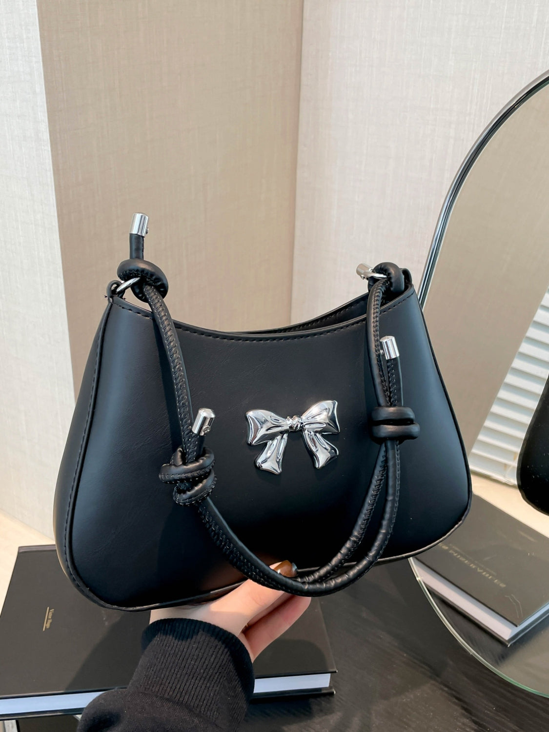 Chic Bow PU Leather Knotted Strap Handbag for Any Occasion