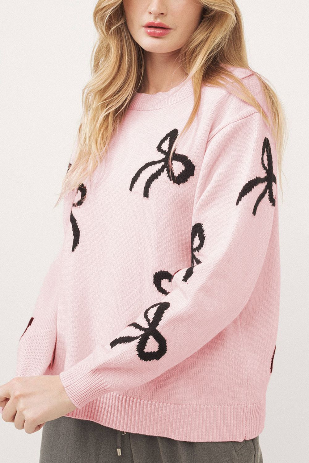 Chic Bow Design Loose Fit Sweater in Soft Pink Hue