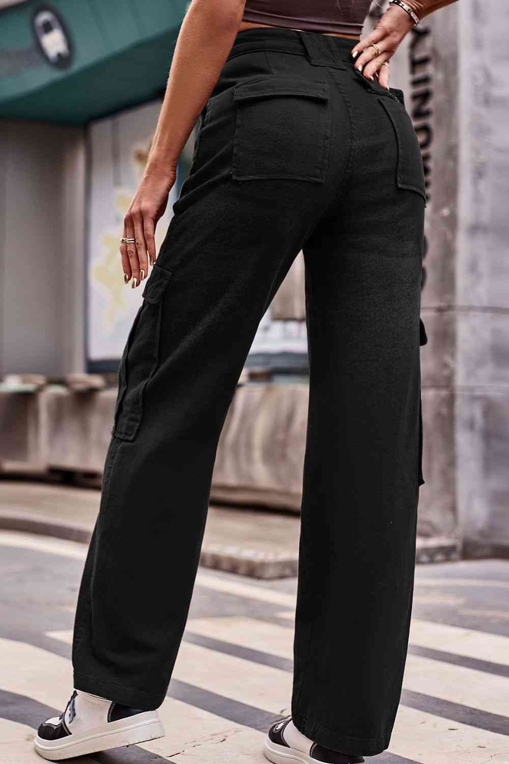 Trendy Buttoned High Waist Loose Fit Jeans with Pockets